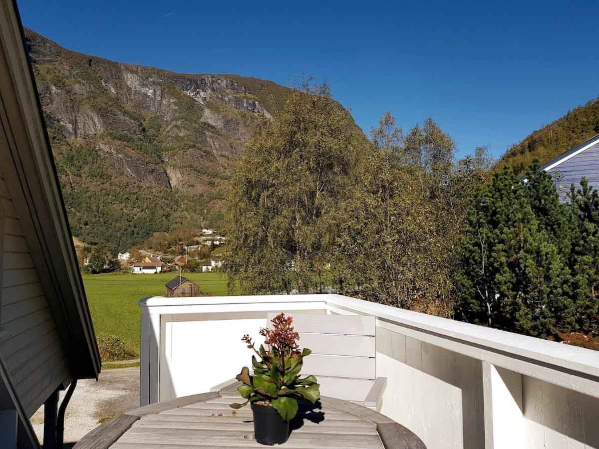 Bright And Cozy Apartment 1.5Km From City Centre Aurland Eksteriør billede