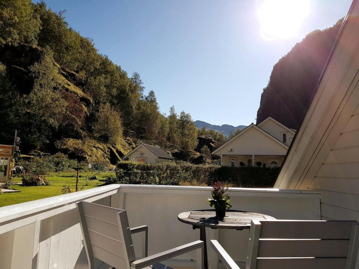 Bright And Cozy Apartment 1.5Km From City Centre Aurland Eksteriør billede